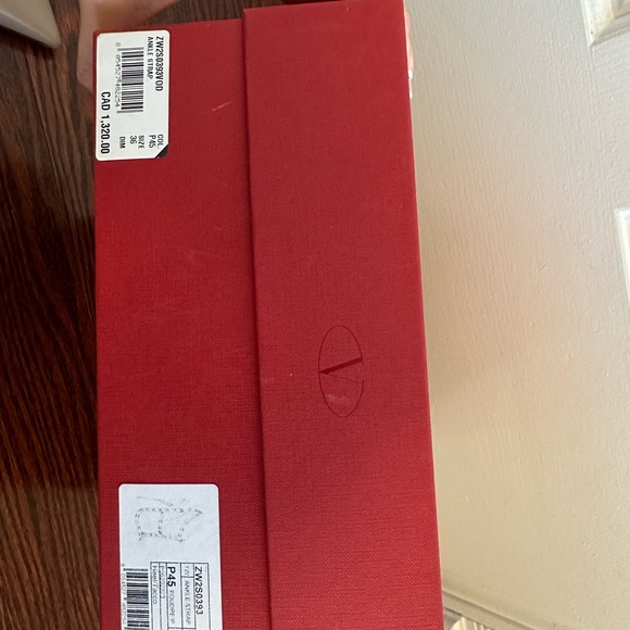 VALENTINO GARAVANI
Beige Rockstud Ankle Strap Heels - Picture 7 of 7